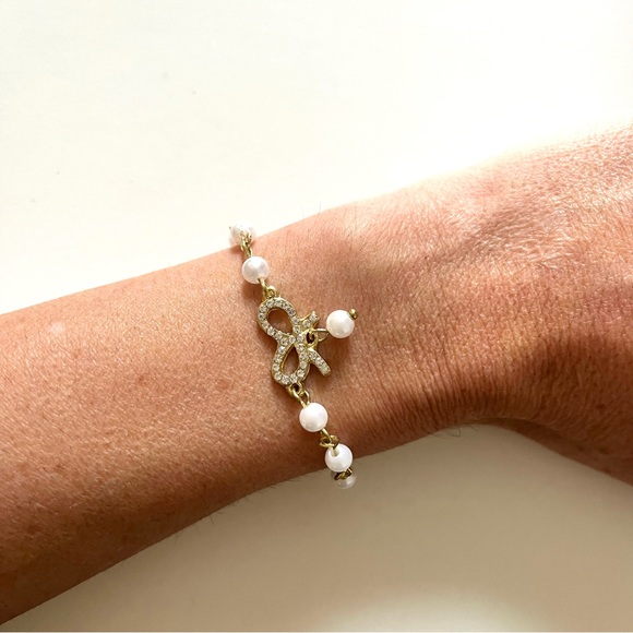 Gold Tone and Costume Jewelry Bracelet with Crystal Ribbon with Fake Pearls - Picture 3 of 3